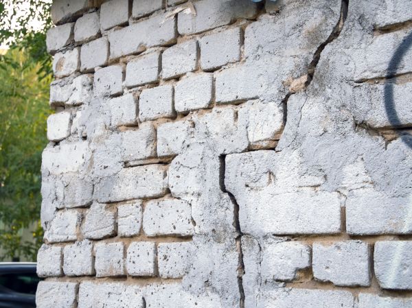 Cracked Brick Wall Repair in Honolulu